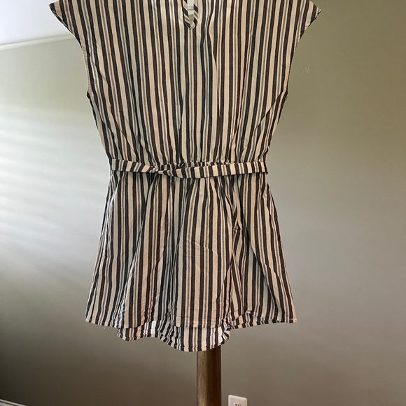 Seraphine Striped Nursing Blouse with Hidden Zippers - Picture 4 of 7